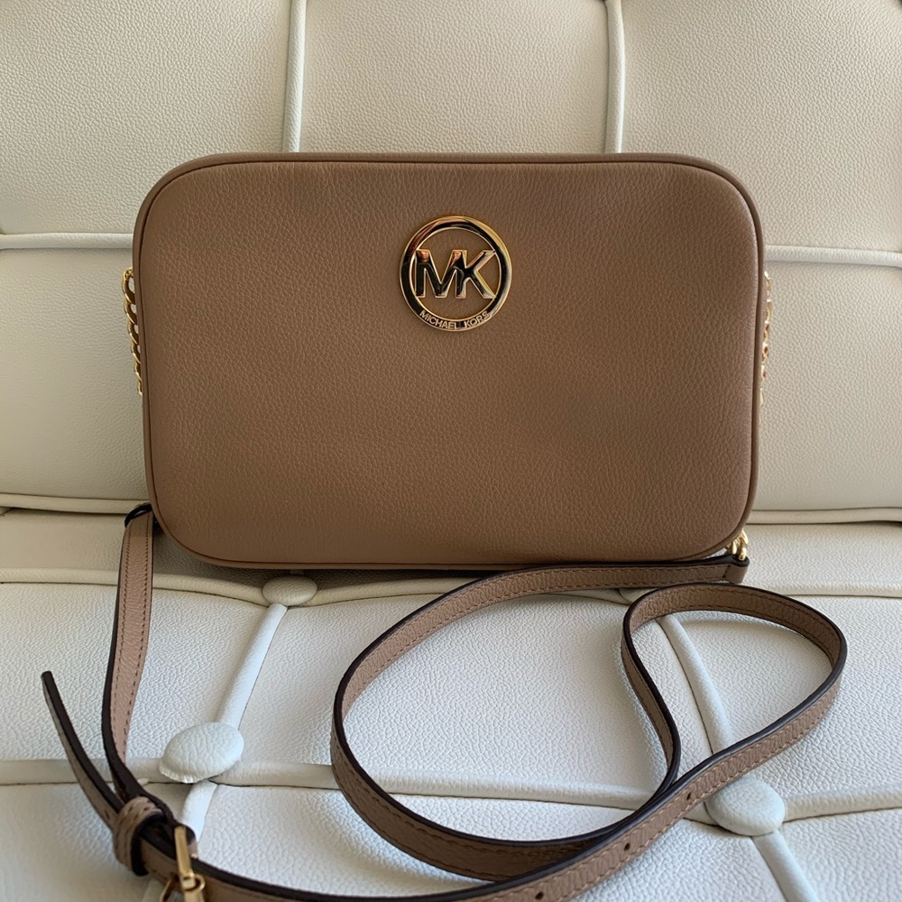 Michael Kors Camera Bag in Pebble leather